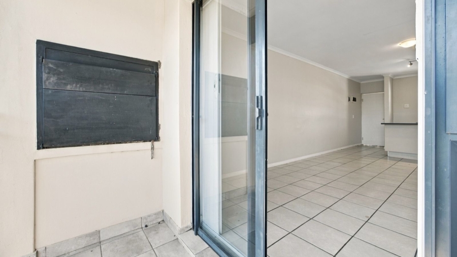 To Let 2 Bedroom Property for Rent in Lemoenkloof Western Cape